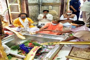 cm-yogi-in-varanasi_1617982093