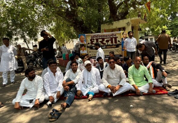 लखनऊ विश्वविद्यालय में फीस वृद्धि और छात्र निष्कासन के विरोध में कांग्रेस का समर्थन