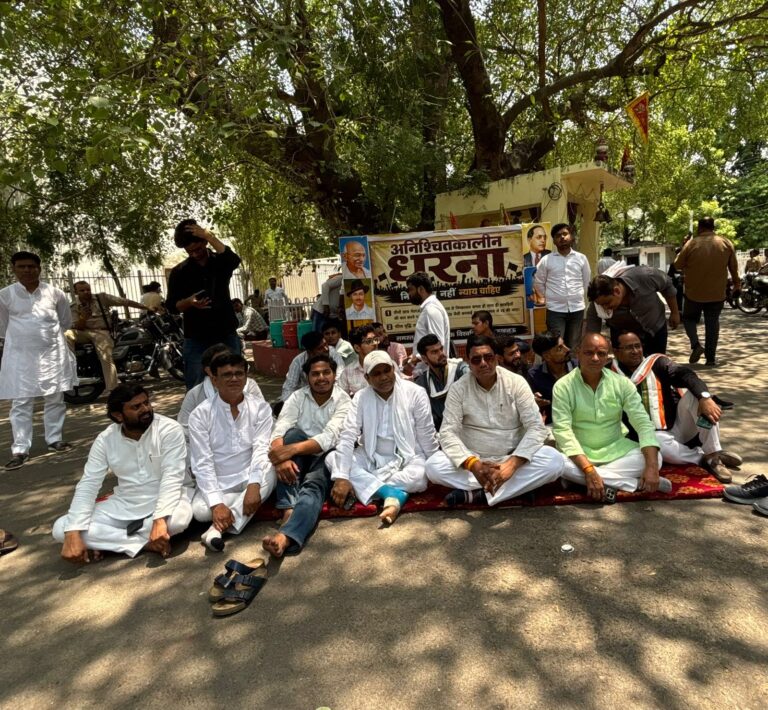 लखनऊ विश्वविद्यालय में फीस वृद्धि और छात्र निष्कासन के विरोध में कांग्रेस का समर्थन