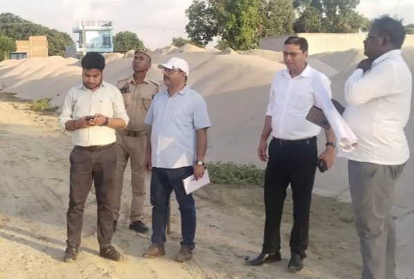 प्रशासन ने नैनी में सीज की एक करोड़ की अवैध बालू